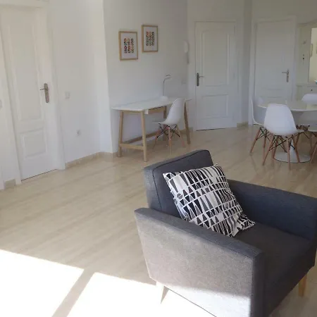 Clara's Sun Apartment *